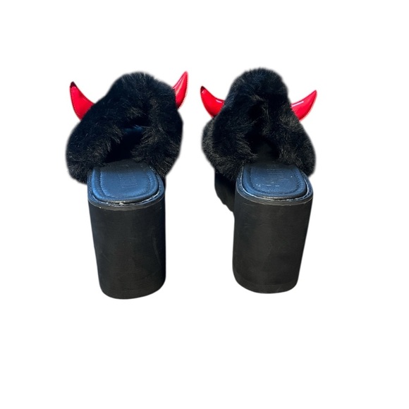 Current Mood “Fight my Demon Devil Horn Slides” Faux Fur Platform Slides Size 9 - Picture 3 of 7